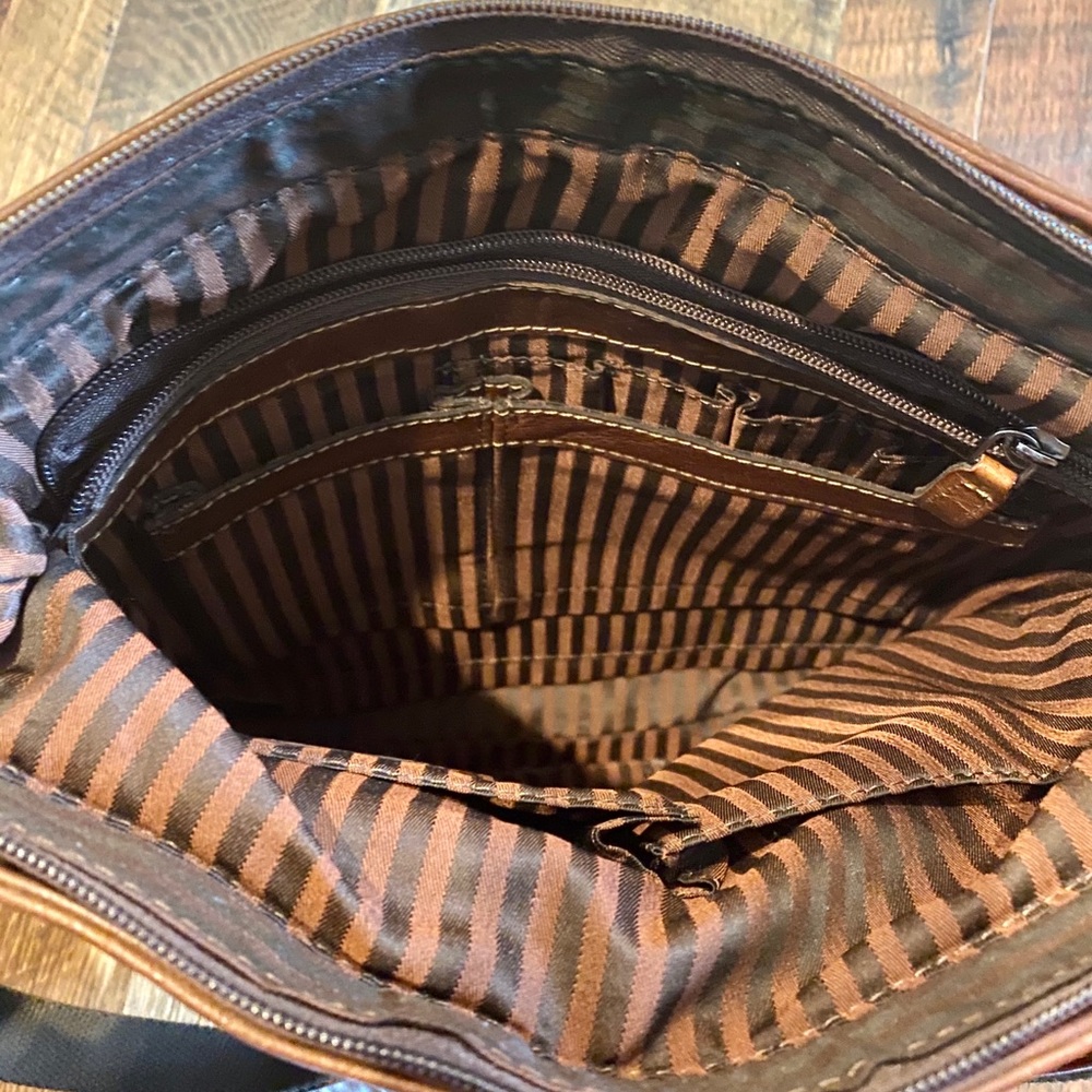 JACK GEORGES Voyager Crossbody Bag - Picture 7 of 8